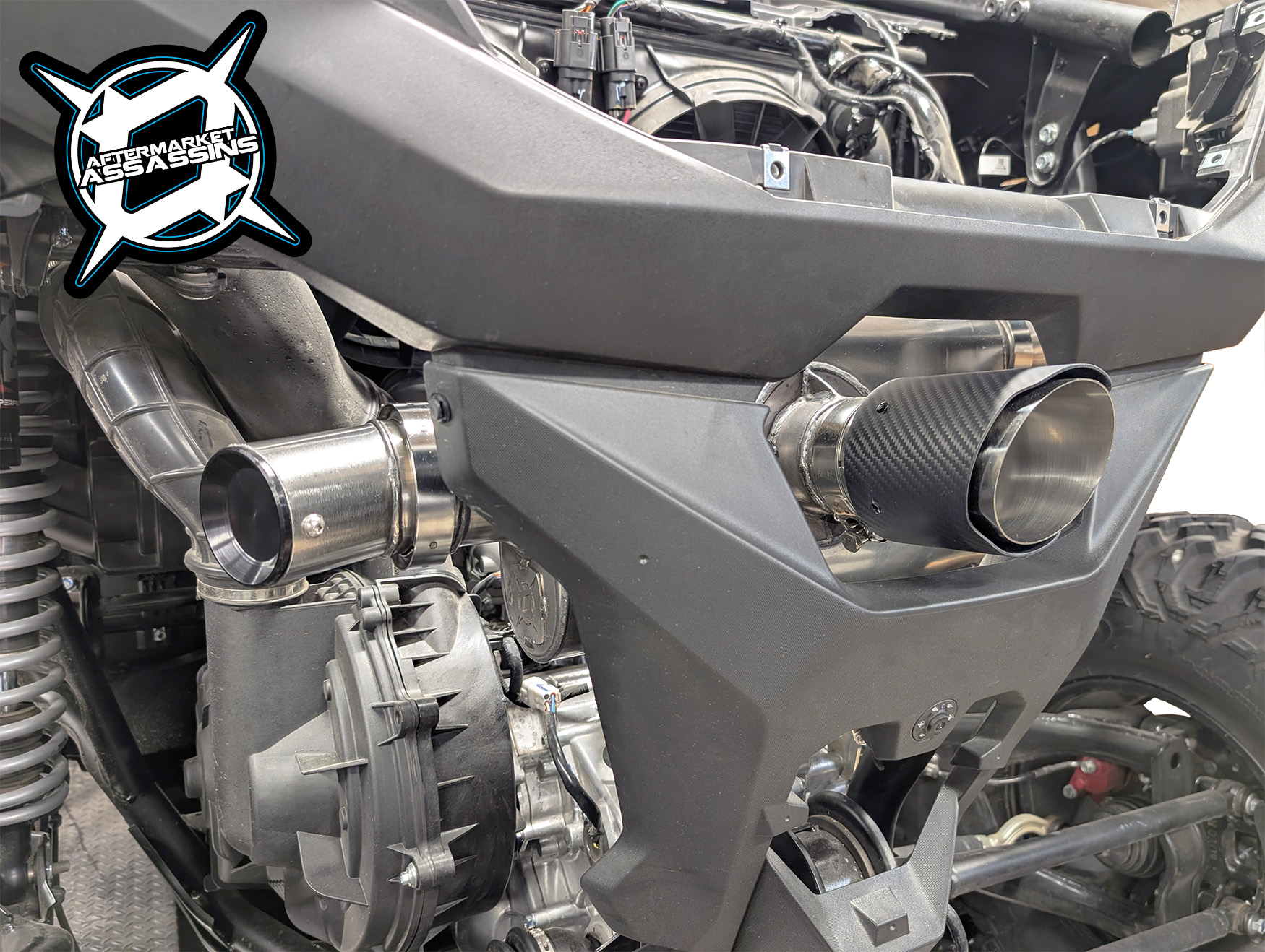 OUTFLOW　BigFree151 2026+ CF Moto Z10 Full Exhaust with Center Exit & 3
